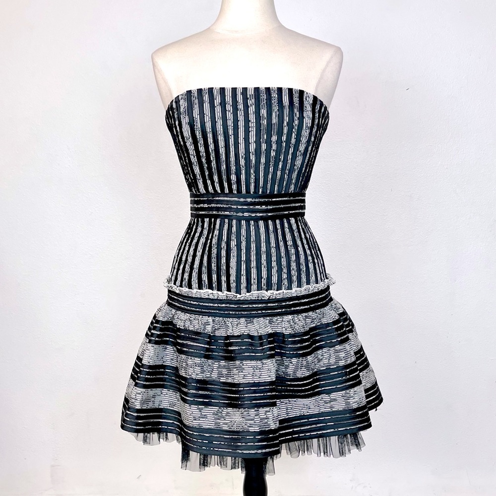 BCBGMaxAzria Madeline Strapless
Cocktail Party Dress Size 8. Boned bodice.